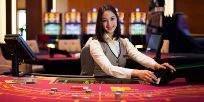 Trách nhiệm người chia bài trong casino gọi là gì