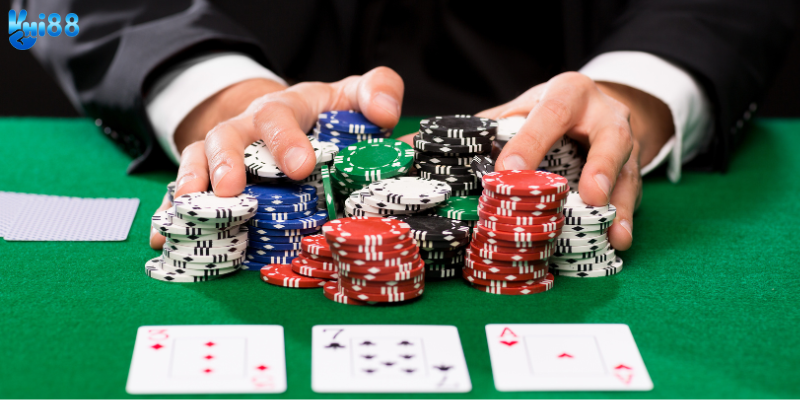 Quan sát đối thủ và cược hợp lý